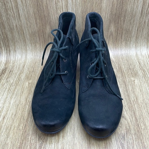 Earth Lace Distressed Leather Lace Up Ankle Boots in Size 9 - Picture 2 of 11